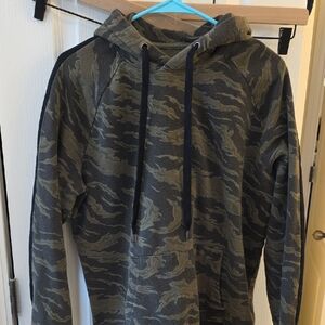 2/$6 Or $3/8 Bundle And Save! No Boundaries Mens Large Camouflage Hoodie